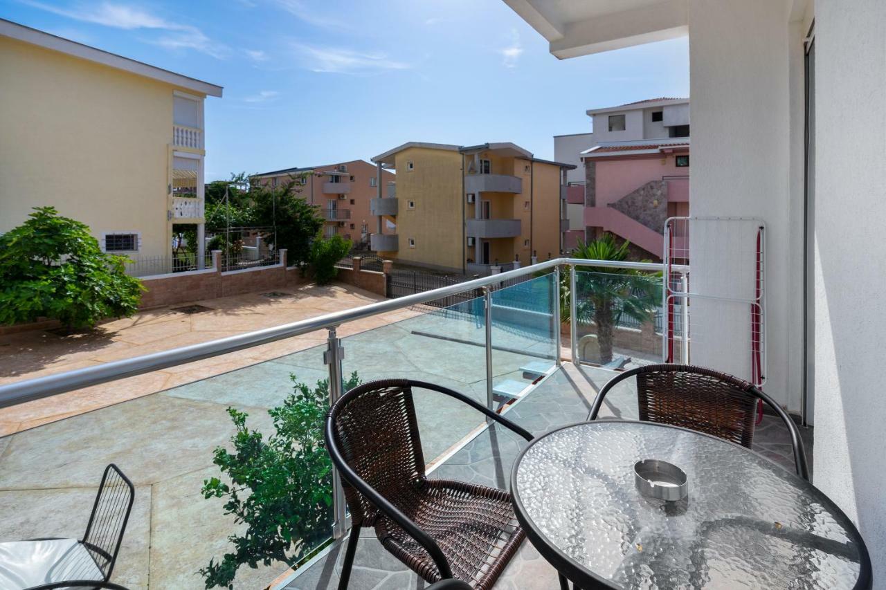 Apartments Vila A1 Dobra Voda Exterior foto